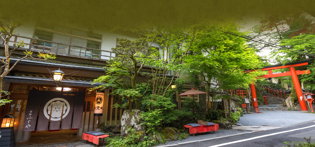 当館すぐ隣が貴船神社